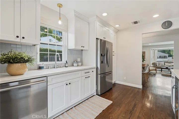 5423 Columbus Ave, Sherman Oaks, California 91411