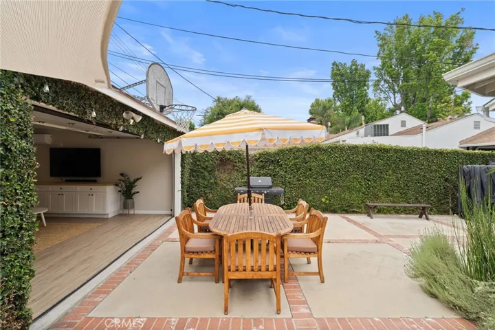 5423 Columbus Ave, Sherman Oaks, California 91411