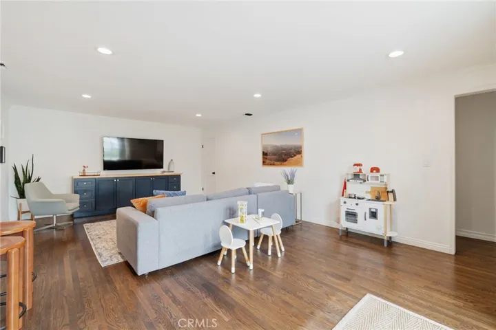 5423 Columbus Ave, Sherman Oaks, California 91411