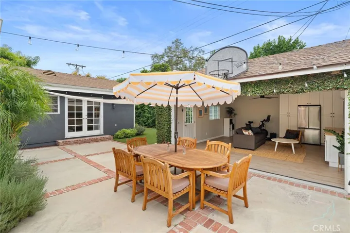 5423 Columbus Ave, Sherman Oaks, California 91411