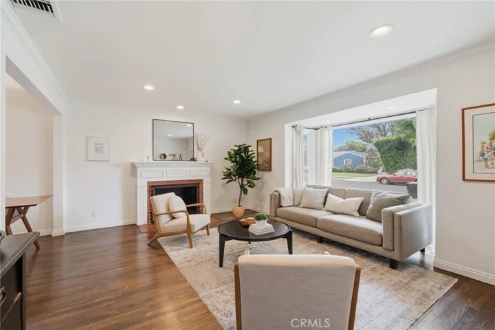 5423 Columbus Ave, Sherman Oaks, California 91411