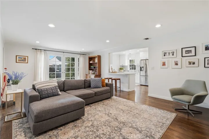 5423 Columbus Ave, Sherman Oaks, California 91411