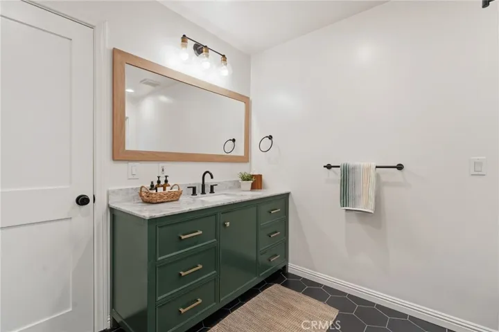 5423 Columbus Ave, Sherman Oaks, California 91411
