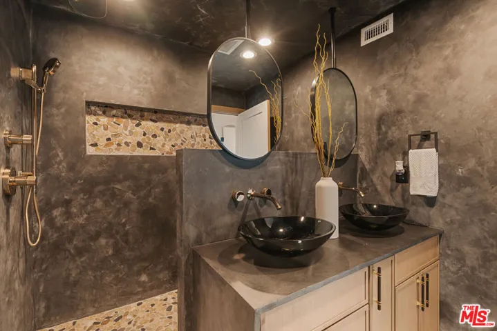 2474 Silver Ridge Avenue, Los Angeles, California 90039