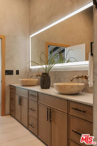 2474 Silver Ridge Avenue, Los Angeles, California 90039
