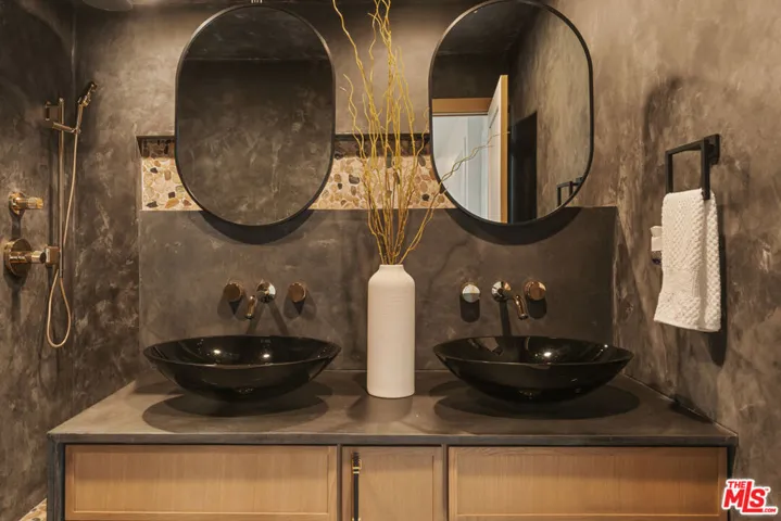 2474 Silver Ridge Avenue, Los Angeles, California 90039