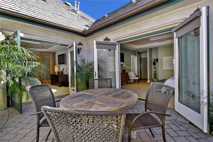13157 Chandler Boulevard, Sherman Oaks, California 91401