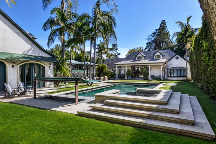 13157 Chandler Boulevard, Sherman Oaks, California 91401