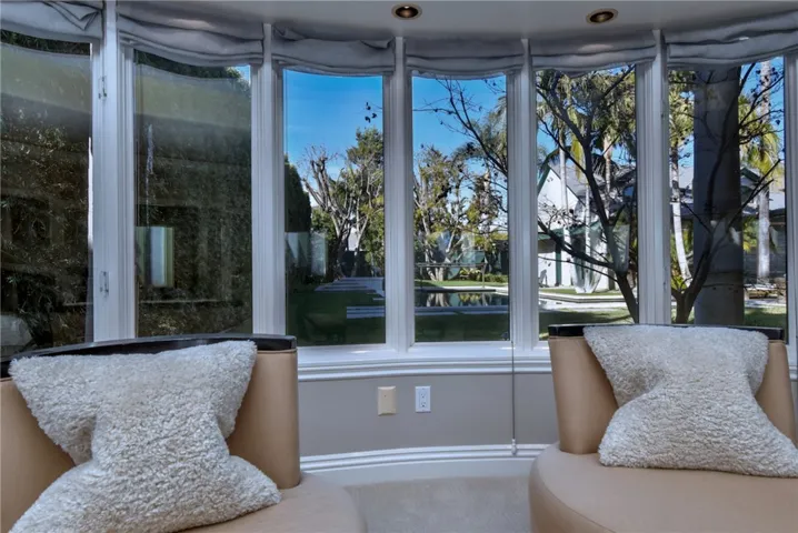 13157 Chandler Boulevard, Sherman Oaks, California 91401