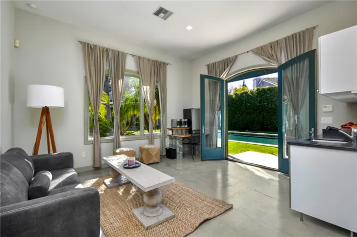 13157 Chandler Boulevard, Sherman Oaks, California 91401