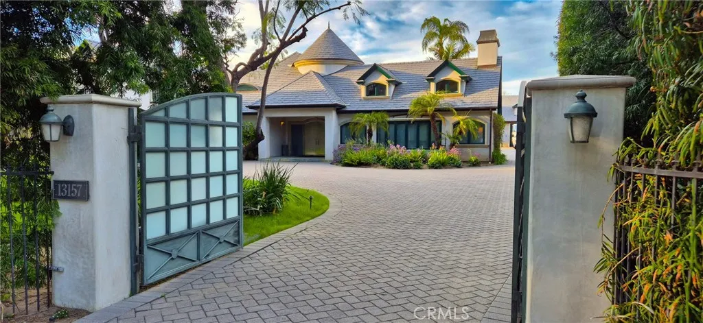 13157 Chandler Boulevard, Sherman Oaks, California 91401