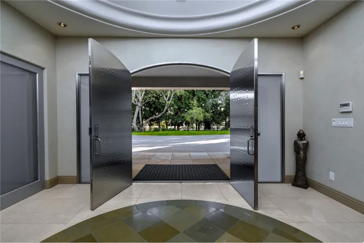 13157 Chandler Boulevard, Sherman Oaks, California 91401