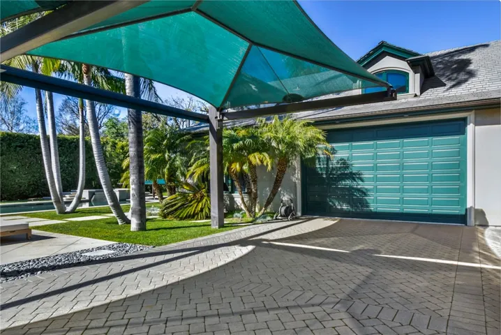 13157 Chandler Boulevard, Sherman Oaks, California 91401