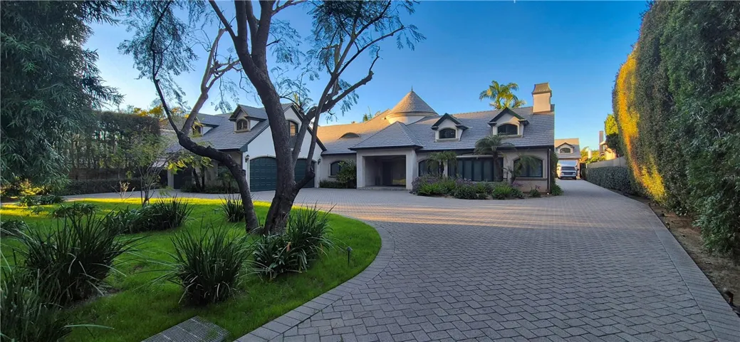 13157 Chandler Boulevard, Sherman Oaks, California 91401