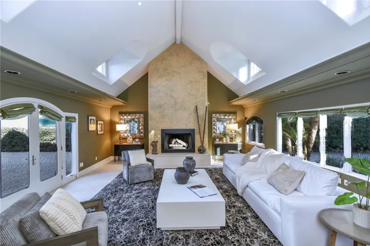 13157 Chandler Boulevard, Sherman Oaks, California 91401