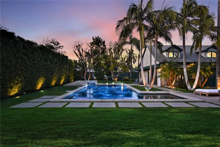 13157 Chandler Boulevard, Sherman Oaks, California 91401