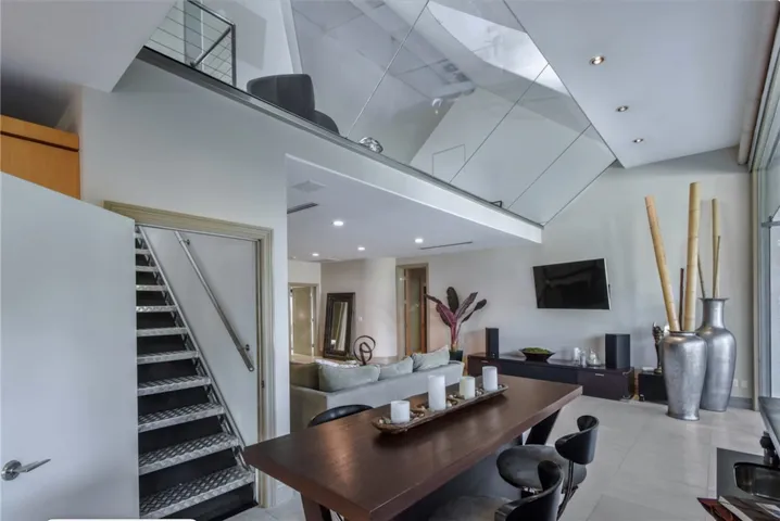 13157 Chandler Boulevard, Sherman Oaks, California 91401