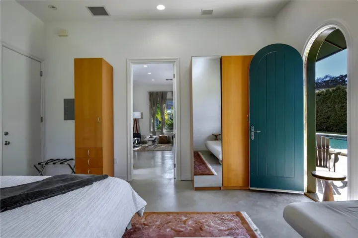 13157 Chandler Boulevard, Sherman Oaks, California 91401