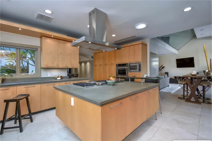 13157 Chandler Boulevard, Sherman Oaks, California 91401
