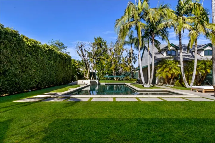 13157 Chandler Boulevard, Sherman Oaks, California 91401