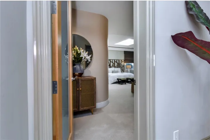 13157 Chandler Boulevard, Sherman Oaks, California 91401