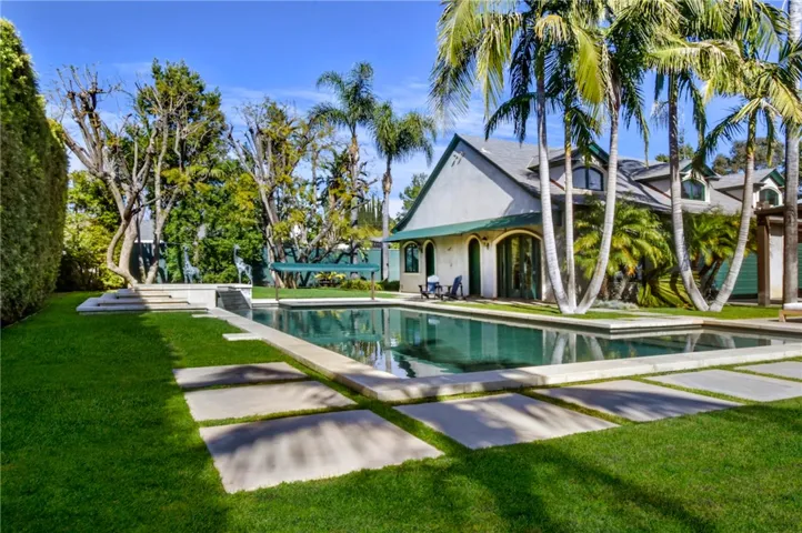 13157 Chandler Boulevard, Sherman Oaks, California 91401