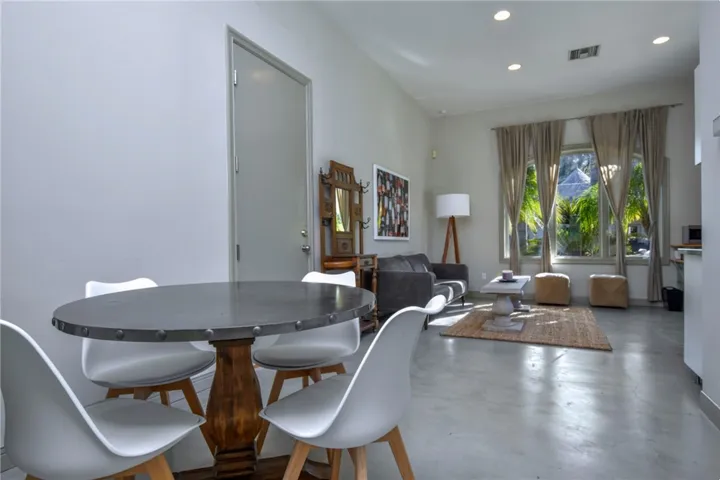 13157 Chandler Boulevard, Sherman Oaks, California 91401