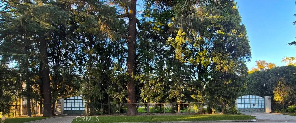 13157 Chandler Boulevard, Sherman Oaks, California 91401