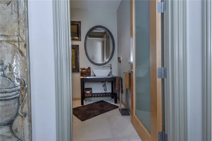 13157 Chandler Boulevard, Sherman Oaks, California 91401