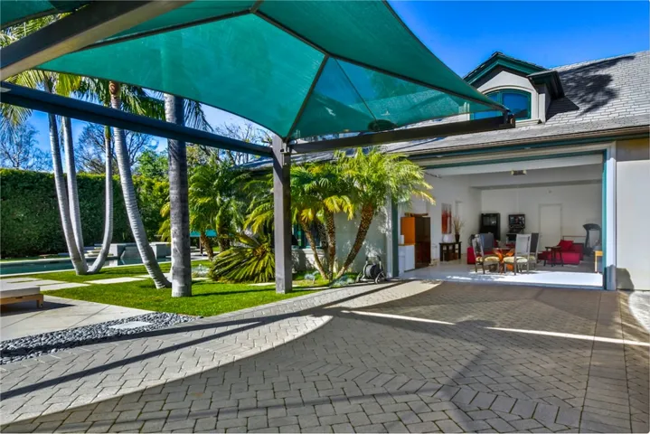 13157 Chandler Boulevard, Sherman Oaks, California 91401