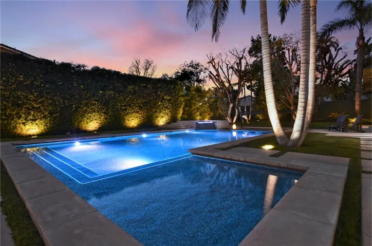 13157 Chandler Boulevard, Sherman Oaks, California 91401