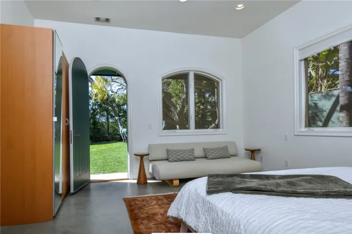 13157 Chandler Boulevard, Sherman Oaks, California 91401