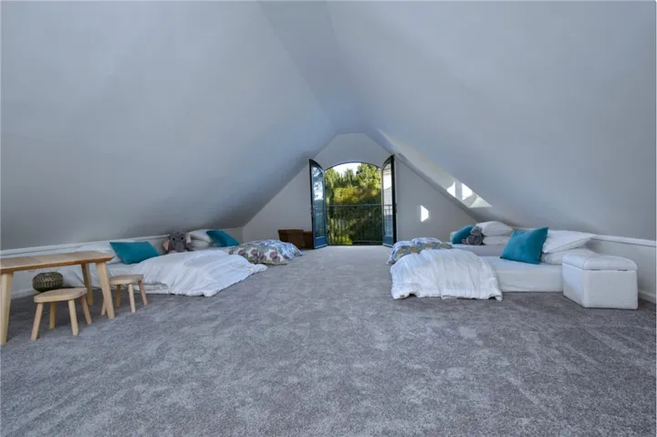 13157 Chandler Boulevard, Sherman Oaks, California 91401