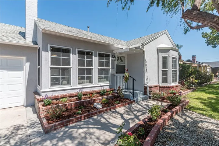 1910 N Rose, Burbank, California 91505