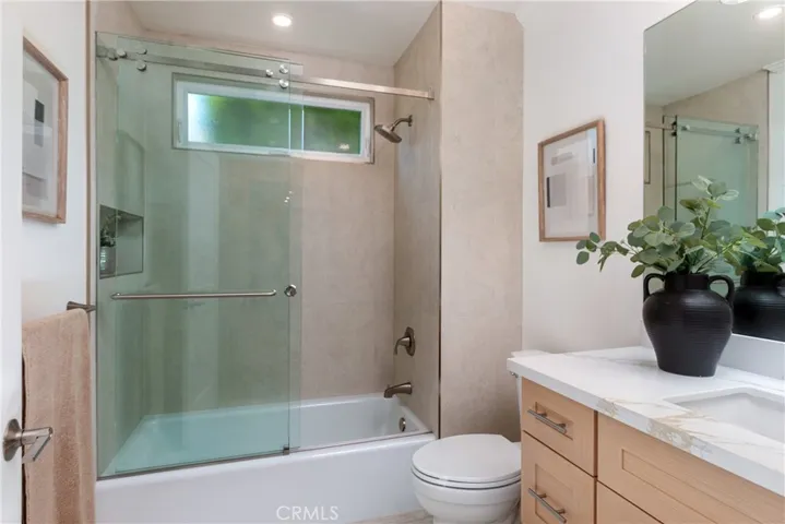1910 N Rose, Burbank, California 91505
