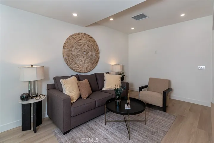 1910 N Rose, Burbank, California 91505
