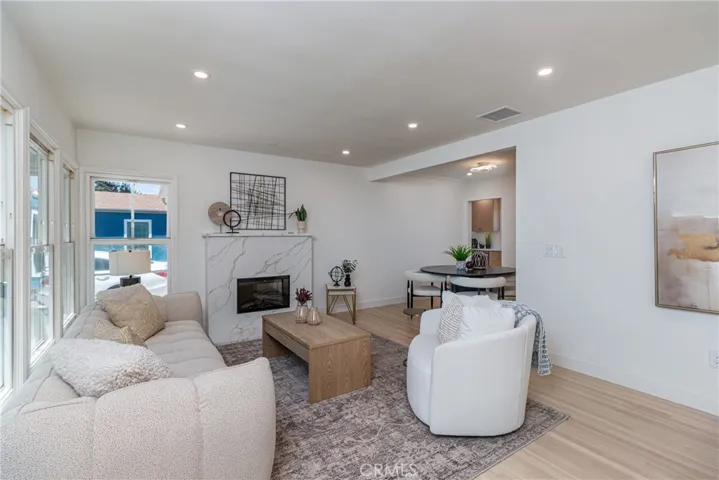 1910 N Rose, Burbank, California 91505
