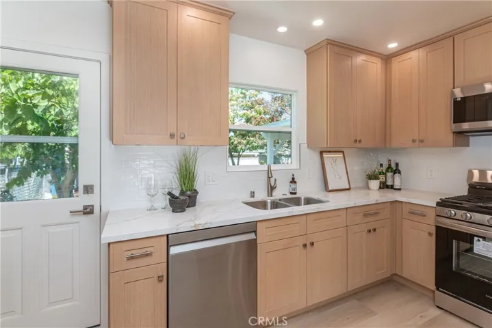 1910 N Rose, Burbank, California 91505
