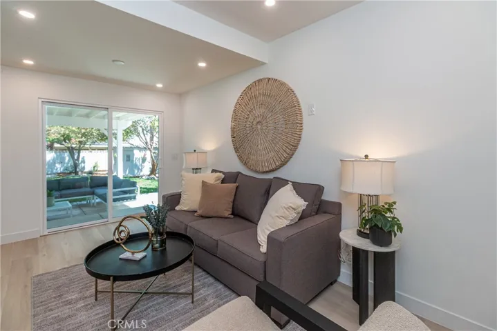 1910 N Rose, Burbank, California 91505
