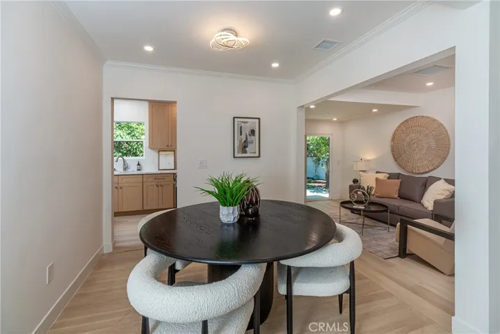 1910 N Rose, Burbank, California 91505