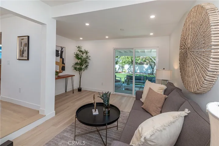 1910 N Rose, Burbank, California 91505