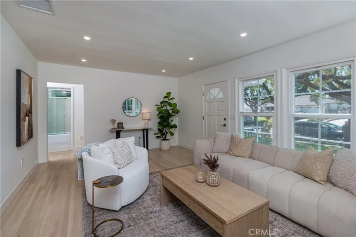 1910 N Rose, Burbank, California 91505