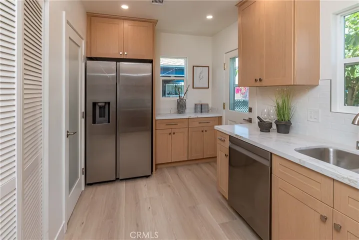 1910 N Rose, Burbank, California 91505