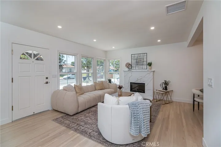 1910 N Rose, Burbank, California 91505