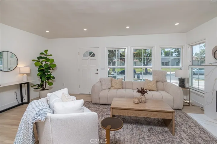 1910 N Rose, Burbank, California 91505