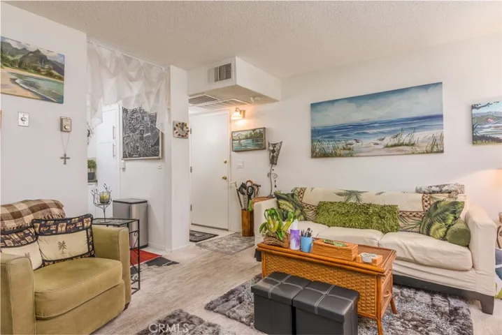 11813 Runnymede Street 14, North Hollywood, California 91605