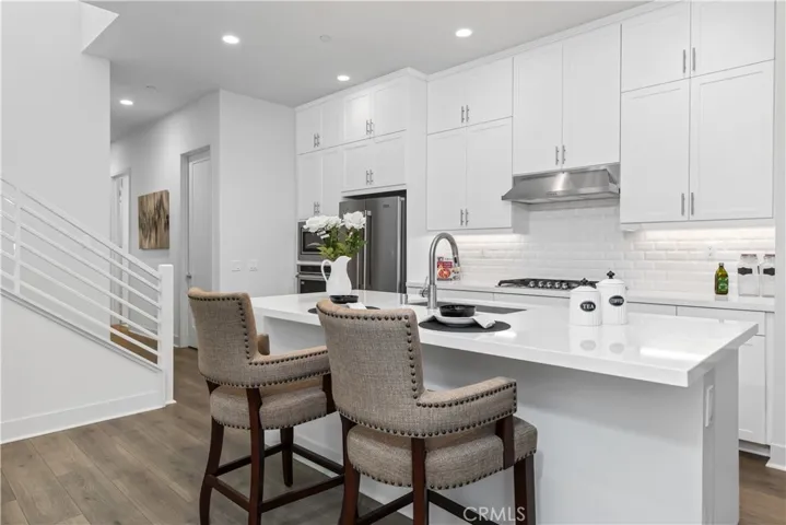 121 Novel, Irvine, California 92618