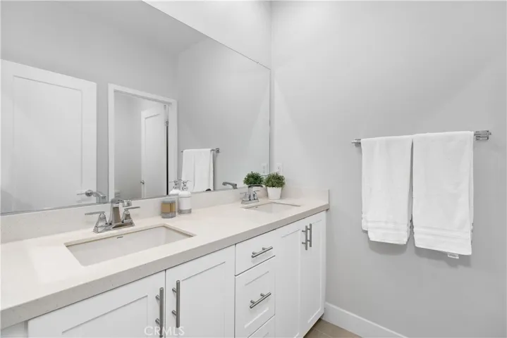 121 Novel, Irvine, California 92618
