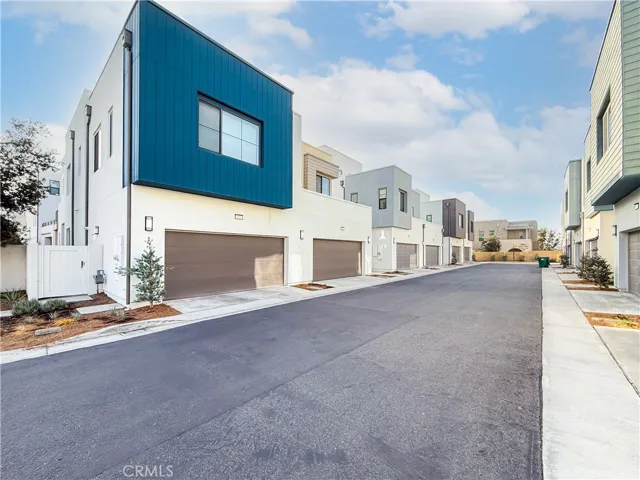 121 Novel, Irvine, California 92618