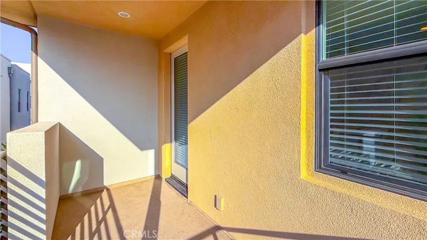121 Novel, Irvine, California 92618